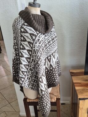 Giogio Italy made 30% Wool and 10% Alpaca blend Poncho One Sz